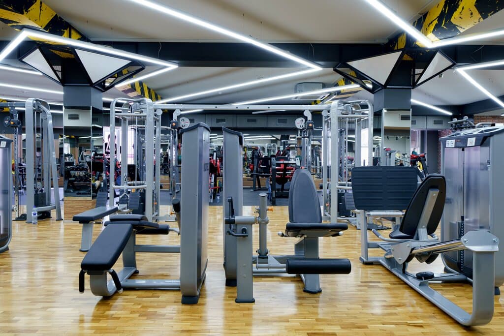 Интерьер тренажёрного зала Premium Fit в Махачкале